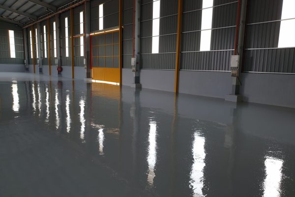 Warehouses highly impact resistant and wearing resistant systems under high loads