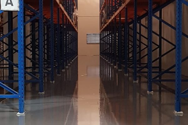Warehouses highly impact resistant and wearing resistant systems under high loads