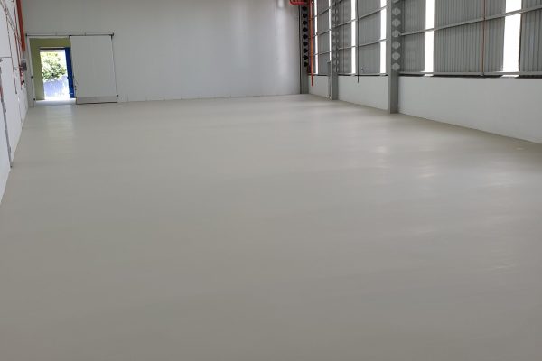 Warehouses highly impact resistant and wearing resistant systems under high loads